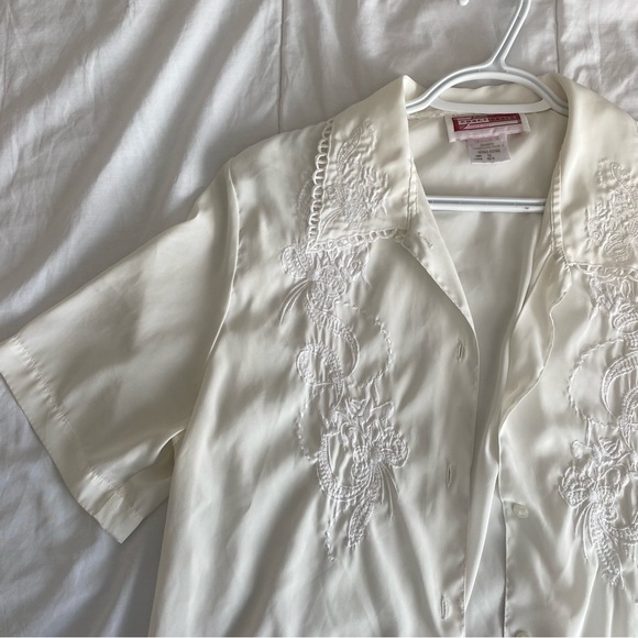 White vintage button up blouse - Picture 3 of 3